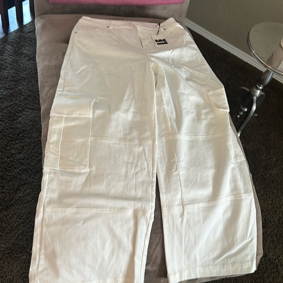 Local European white canvas cargos. Size XL - Picture 4 of 7